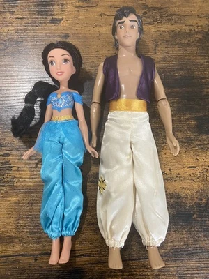 "Muñecas clásicas de 12"" articuladas de Aladino príncipe Ali y jazmín de la tienda Disney" Foto 1 de 4