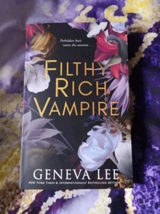 NEU Dreckiger reicher Vampir von Geneva Lee Twilight trifft Bridgerton Fantasy Romanze - Bild 1 von 3