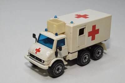 B67 1:55 SIKU 2218 UNIMOG MERCEDES-BENZ BINZ AMBULANCIA COCHE MÉDICO EXC. COND.5 Foto 1 de 4