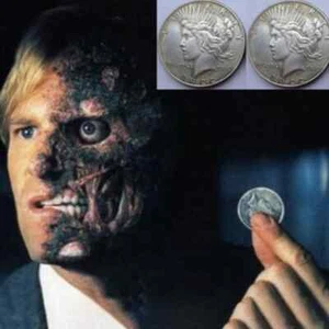 Movie Two Face Prop Trucco Moneta Harvey Dent oggetti di scena cosplay - Foto 1 di 14