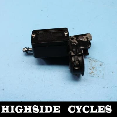 1390 88 HARLEY-DAVIDSON ELECTRA GLIDE  FRONT BRAKE MASTER CYLINDER - Image 1 of 4