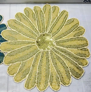 Hellgrün Gold Perlen Tischset Neu Abstrakt Blumen 15" Rachel Zoe Neu - Bild 1 von 6