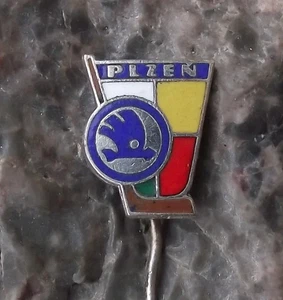 Vintage Skoda Plzen Ice Hockey Club Czechoslovakia Pin Badge - Picture 1 of 2