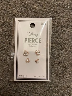 Nuevo En Embalaje Disney Mickey Mouse Tachuelas Juego de 2 Pares Tachuelas Circonita Foto 1 de 4