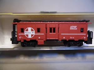 N - Model Power 3126 - Bay Window Caboose, Santa Fe ATSF Knuck cpl - Picture 1 of 2