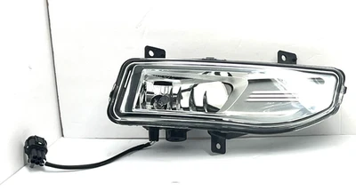 2017-2019 Nissan Rogue Leaf, Versa Note Right Side Fog Light 90078635 OEM - Image 1 of 4