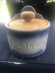 VINTAGE BLUE AND WHITE STONEWARE SALT CROCK WITH WOODEN LID NICE - Picture 1 of 11