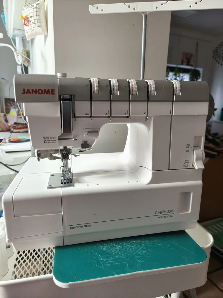 Coverlock pro 300  Janome  leider kaum genutzt,  wegen Hobbyaufgabe  abzugeben - Bild 1 von 1