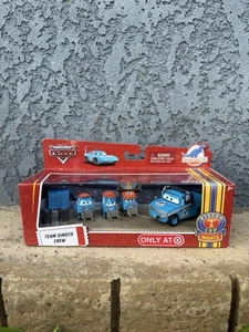Disney Pixar Cars World of Cars Piston Cup Team Dinoco Crew Target exclusivo - Imagen 1 de 4