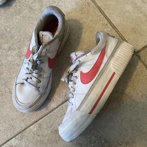 Nike Women's Court Legacy Lift Sneaker White Size 8 - Picture 1 of 8