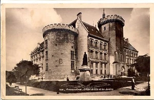 CP 16 CHARENTE - Angoulême - L'Hôtel de Ville et les Jardins - Picture 1 of 1