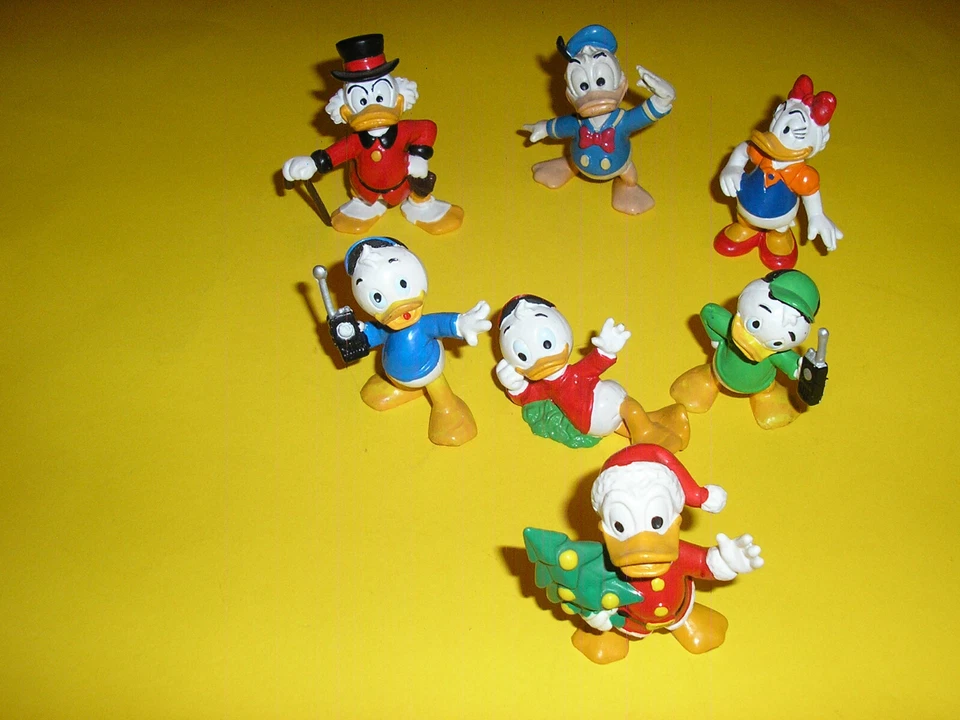 7 FIGUREN VON DONALD DUCK , NEFFEN  ONKEL DAGOBERT, DAISY - Bild 1 von 1