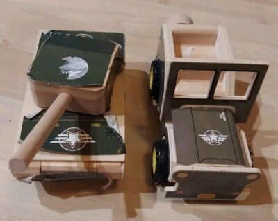 Tanque militar de madera y Jeep 6" sin marca montado a mano  Foto 1 de 4