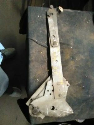 Passenger Front Window Regulator Manual 4 Door Fits 65-67 OLDSMOBILE 175543 Foto 1 de 4