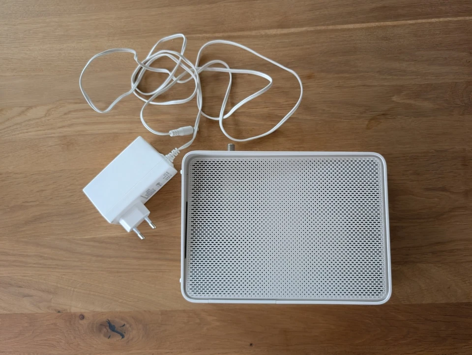 Unitymedia Connect Box WLAN Router CH7465LG-LC Weiß - Top - Netzwerk  - Bild 1 von 4