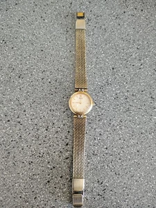 Vintage Seiko Quartz Ladies Gold Tone Watch 2Y00-0B39 For Parts - Picture 1 of 4