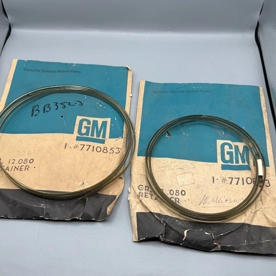 1967 - 1970 GM Chevy Buick Pontiac Olds Cadillac виниловые верхние держатели 7710853 новые из старых запасов - Изображение 1 из 3