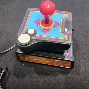 MS. PAC-MAN WIRELESS 7 IN 1 TV GAMES PLUG-N-PLAY JAKKS PACIFIC - Picture 1 of 5