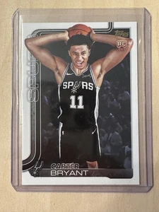 🔥2025-26 TOPPS NBA CARTER BRYANT ROOKIE GOLDEN MIRROR VARIATION SSP SPURS #214 - Picture 1 of 2