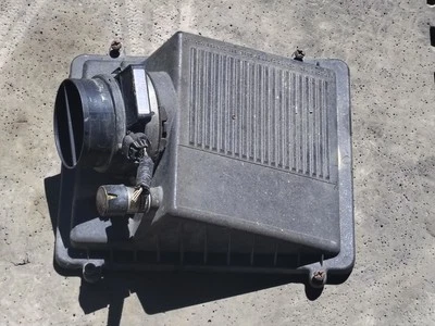 1999-2009 GM Air Box Lid Chevrolet GMC Cadillac 4.3 4.8 5.3 6.0 6.2 8.1 OEM - Image 1 of 4