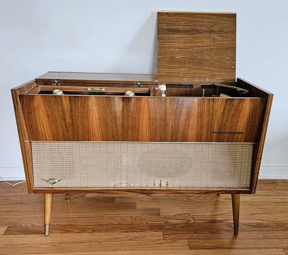 Hermosa radio consola estéreo MSM Grundig Majestic SO12U/1! Foto 1 de 4