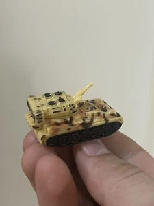 Hot Wheels Micro British FV101 Scorpion UK 1997 Reconnaissance Tank, Desert Camo - Picture 1 of 3
