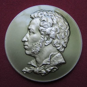 Old USSR Medal PUSHKIN Russian Poet BUST Vintage Soviet Lacquered Aluminum - Picture 1 of 2