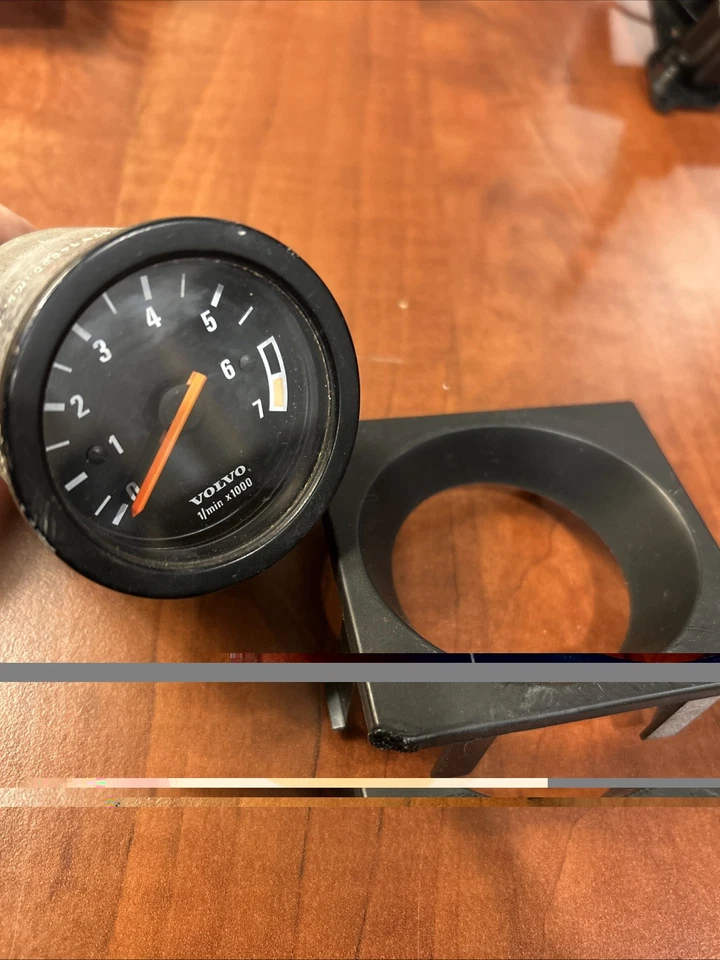 Тахометр Volvo 240 калибр 52 мм - Изображение 1 из 1