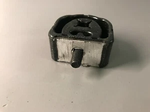 NEW GENUINE BMW G30 G31 G11 G12 G01 G02 EXHAUST SYSTEM RUBBER MOUNTING 8599519 - Picture 1 of 5