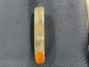 GMC SIERRA 1500 1999-2007 PICKUP LUZ INTERMITENTE ESTACIONAMIENTO DELANTERO DERECHO - Imagen 1 de 2