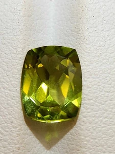 Untreated peridot gemstone - faceted natural Chrysolite 3.00 CTS - Picture 1 of 10