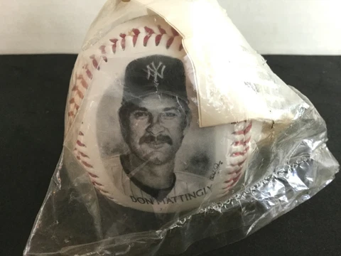 DON MATTINGLY - Yankkes - Burger King Fotoball - Fast Food Promo - 1996 Sealed Cover