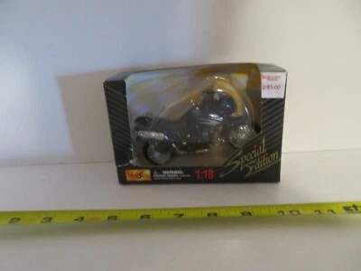 Maisto Special Edition Triumph Tiger  Motorcycle Blue  1:18 Scale 2001 NIP - Image 1 of 4