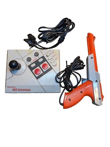 Nintendo 1985 zapper duck hunt and 1987 Advantage controller. Both in good condi - Picture 1 of 9