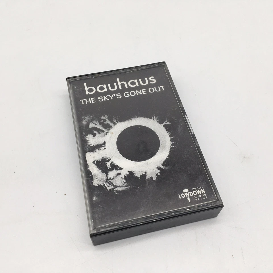 BAUHAUS The Sky’s Gone Out BEGGARS BANQUET Cassette UK England READ Peter Murphy Foto 1 de 4