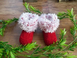 HAND KNITTED BABY BOOTIES 0-6 Months - Picture 1 of 6