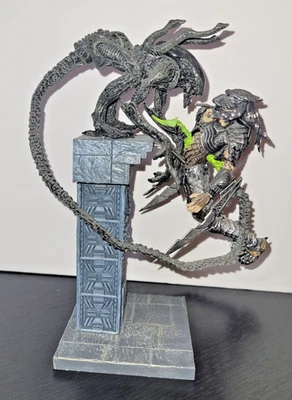 2005 McFarlane ALIEN vs PREDATOR AVP Playset Alien Attacks Predator  USED - Image 1 of 3