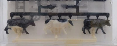 Figuras de plástico Kibri 8119 vacas de pie blancas y negras (juego de 6) Foto 1 de 2