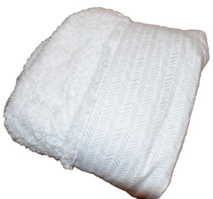 K6 NWOT TREND LAB Gray & White Cotton Flannel Plush Sherpa Crib Baby Blanket - Picture 1 of 4