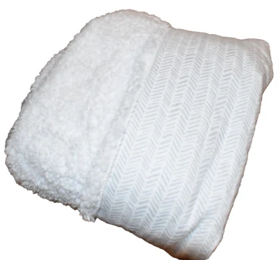 K6 NWOT TREND LAB Gray & White Cotton Flannel Plush Sherpa Crib Baby Blanket - Image 1 of 4