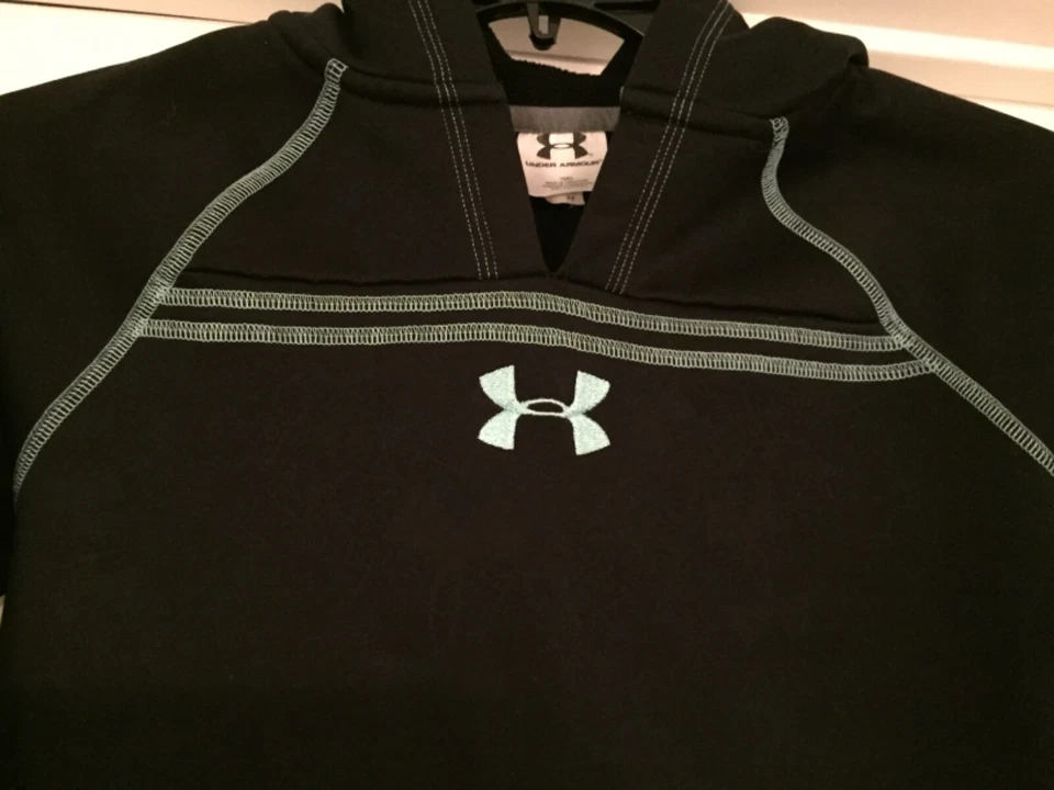 Sudadera con Capucha Under Armour Talla Juvenil Mediana Niñas Negra Azul Foto 1 de 4