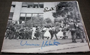 FOTO 8x10 firmata Terrence Roberts & Ernest Green diritti civili little rock nine - Foto 1 di 1