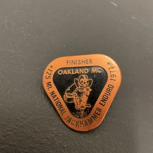 Oakland MC 125 Mi. 1977 vintage Spilla Arancione National Jackhammer Enduro  - Foto 1 di 3