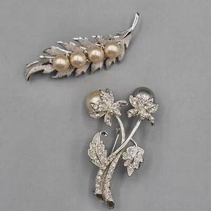 Imitation Pearl Brooch Lot (2) Silver Tone White Gray Bead Rhinestone Accent - Picture 1 of 12