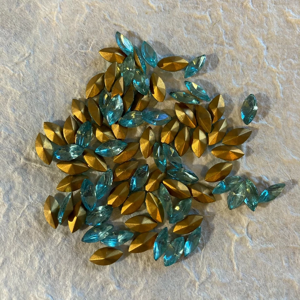 A326 Vintage 10x5mm aqua navette glass stones faceted front/back gold foil(72) - Image 1 of 1
