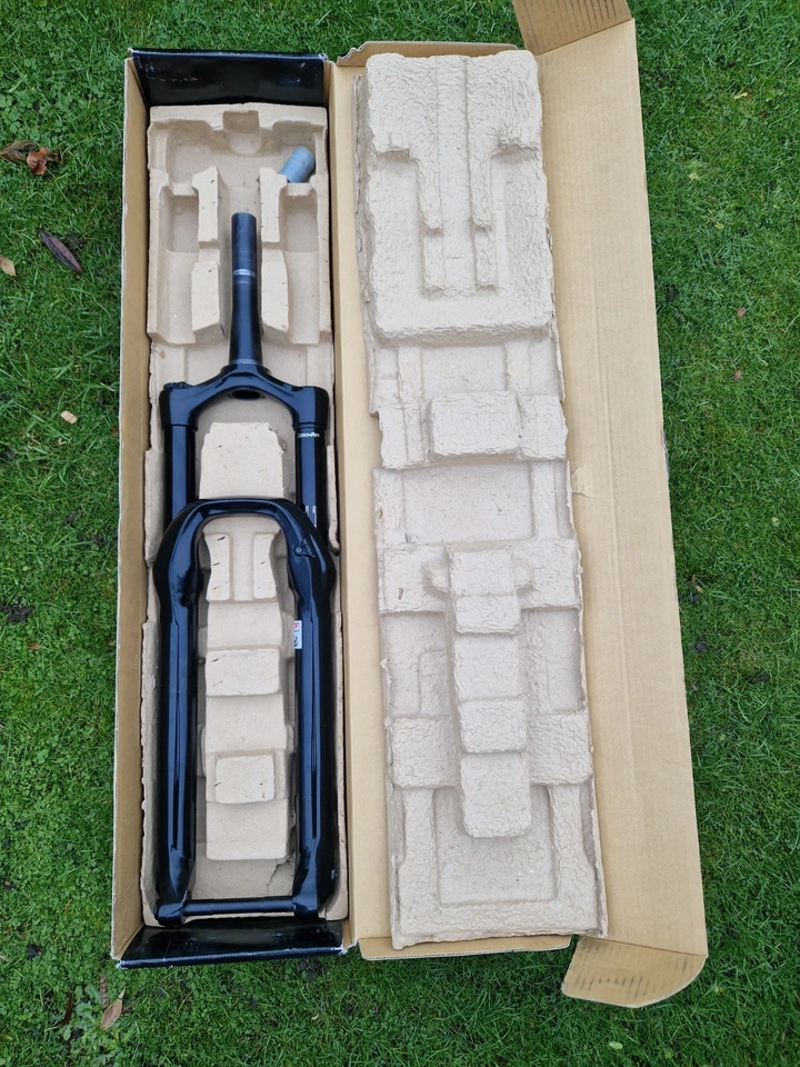 Rockshox Lyrik Ultimate 29er 160mm 44mm offset, tapered steerer 110x15mm axle - Image 1 of 1