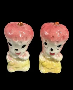 Vintage Anthropomorphic Salt & Pepper Shakers Strawberries - Japan - Picture 1 of 9