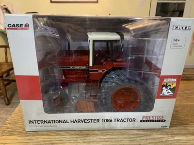 Ertl International Harvester 1086 W/Duals, National Farm Toy Museum 1/16th.  NIB - Image 1 of 4