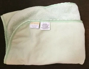 First Impressions Green Baby Blanket Fleece Sherpa Satin Binding 40x28 - Picture 1 of 7