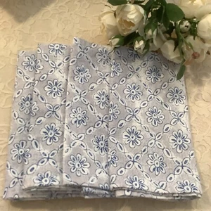 4 Shabby Chic Brand blue white floral 100% cotton napkins 17"x18" cottage beach - Picture 1 of 7